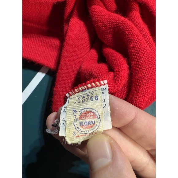 Vintage Izod Lacoste Sweater Women Large V Neck Pullover Knit Red Preppy 70s USA - Picture 4 of 9